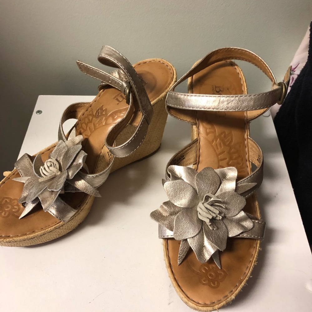 Born Platinum Platform Flower Comfort Wedges-8